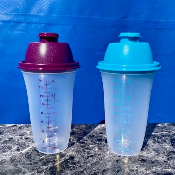 Tupperware Quick Shake, Gravy Shaker Mixer Blender 16oz - Picture 1 of 3
